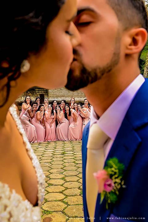 mariana assis, noivas, bella noiva, ahazzo atelies, fotografia para sempre, claudete bem casados, anel de casamento, noiva simples, noiva linda, noiva classica, buquet de flores, joy santos buquet, make suave para noiva, espaço dieters'
