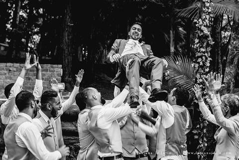 mariana assis, noivas, bella noiva, ahazzo atelies, fotografia para sempre, claudete bem casados, anel de casamento, noiva simples, noiva linda, noiva classica, buquet de flores, joy santos buquet, make suave para noiva, espaço dieters'