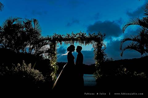 mariana assis, noivas, bella noiva, ahazzo atelies, fotografia para sempre, claudete bem casados, anel de casamento, noiva simples, noiva linda, noiva classica, buquet de flores, joy santos buquet, make suave para noiva, espaço dieters'