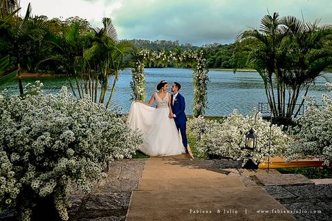 mariana assis, noivas, bella noiva, ahazzo atelies, fotografia para sempre, claudete bem casados, anel de casamento, noiva simples, noiva linda, noiva classica, buquet de flores, joy santos buquet, make suave para noiva, espaço dieters'
