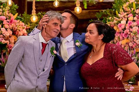 mariana assis, noivas, bella noiva, ahazzo atelies, fotografia para sempre, claudete bem casados, anel de casamento, noiva simples, noiva linda, noiva classica, buquet de flores, joy santos buquet, make suave para noiva, espaço dieters'