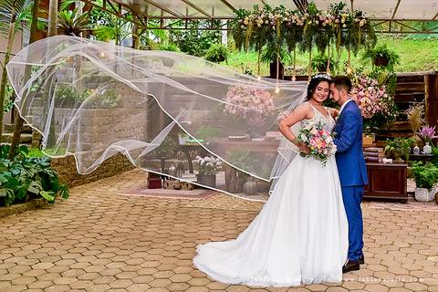 mariana assis, noivas, bella noiva, ahazzo atelies, fotografia para sempre, claudete bem casados, anel de casamento, noiva simples, noiva linda, noiva classica, buquet de flores, joy santos buquet, make suave para noiva, espaço dieters'
