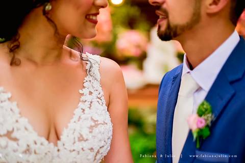 mariana assis, noivas, bella noiva, ahazzo atelies, fotografia para sempre, claudete bem casados, anel de casamento, noiva simples, noiva linda, noiva classica, buquet de flores, joy santos buquet, make suave para noiva, espaço dieters'