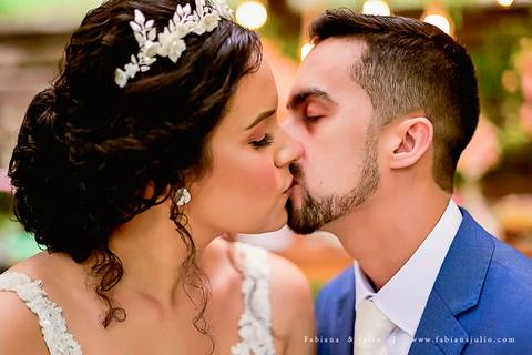 mariana assis, noivas, bella noiva, ahazzo atelies, fotografia para sempre, claudete bem casados, anel de casamento, noiva simples, noiva linda, noiva classica, buquet de flores, joy santos buquet, make suave para noiva, espaço dieters'