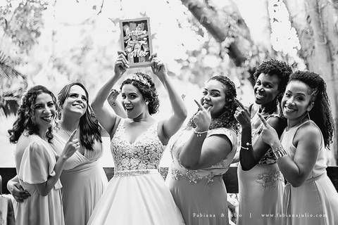 mariana assis, noivas, bella noiva, ahazzo atelies, fotografia para sempre, claudete bem casados, anel de casamento, noiva simples, noiva linda, noiva classica, buquet de flores, joy santos buquet, make suave para noiva, espaço dieters'