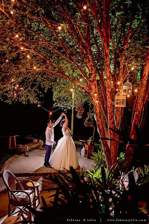 mariana assis, noivas, bella noiva, ahazzo atelies, fotografia para sempre, claudete bem casados, anel de casamento, noiva simples, noiva linda, noiva classica, buquet de flores, joy santos buquet, make suave para noiva, espaço dieters'