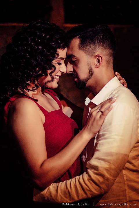 ensaio de casal, vestido vermelho, vinicula, ensaio na vinicula, ensaio externo de casal, lugares diferentes para ensaio de casal, lugares rusticos para ensaio de casal, fotografia para sempre, fabiana e julio para sempre, pré wedding '