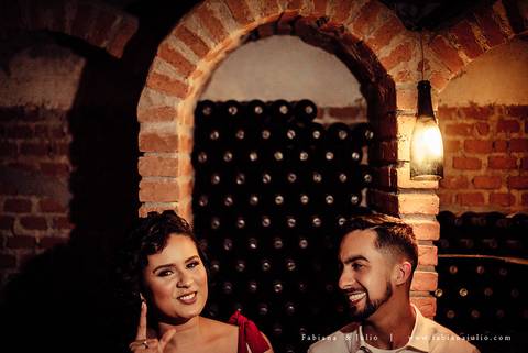 ensaio de casal, vestido vermelho, vinicula, ensaio na vinicula, ensaio externo de casal, lugares diferentes para ensaio de casal, lugares rusticos para ensaio de casal, fotografia para sempre, fabiana e julio para sempre, pré wedding '