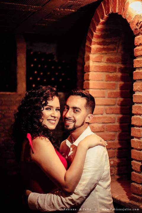 ensaio de casal, vestido vermelho, vinicula, ensaio na vinicula, ensaio externo de casal, lugares diferentes para ensaio de casal, lugares rusticos para ensaio de casal, fotografia para sempre, fabiana e julio para sempre, pré wedding '