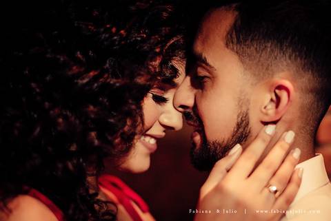 ensaio de casal, vestido vermelho, vinicula, ensaio na vinicula, ensaio externo de casal, lugares diferentes para ensaio de casal, lugares rusticos para ensaio de casal, fotografia para sempre, fabiana e julio para sempre, pré wedding '