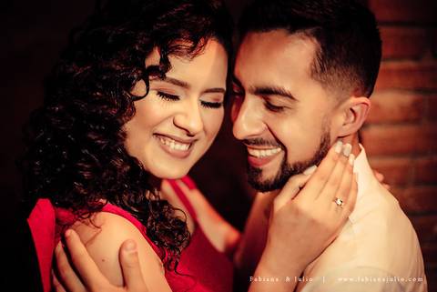 ensaio de casal, vestido vermelho, vinicula, ensaio na vinicula, ensaio externo de casal, lugares diferentes para ensaio de casal, lugares rusticos para ensaio de casal, fotografia para sempre, fabiana e julio para sempre, pré wedding '