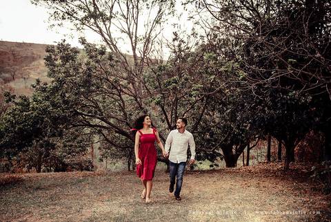 ensaio de casal, vestido vermelho, vinicula, ensaio na vinicula, ensaio externo de casal, lugares diferentes para ensaio de casal, lugares rusticos para ensaio de casal, fotografia para sempre, fabiana e julio para sempre, pré wedding '