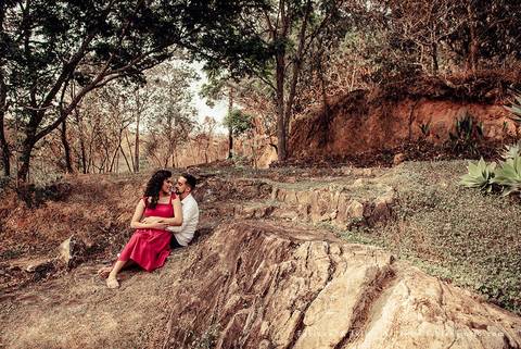 ensaio de casal, vestido vermelho, vinicula, ensaio na vinicula, ensaio externo de casal, lugares diferentes para ensaio de casal, lugares rusticos para ensaio de casal, fotografia para sempre, fabiana e julio para sempre, pré wedding '