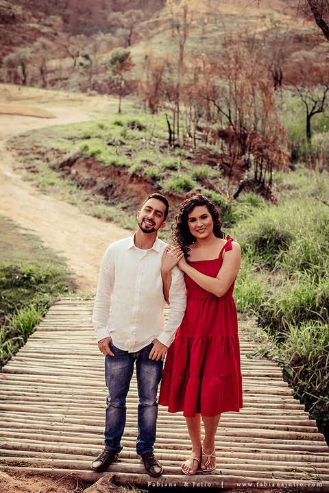 ensaio de casal, vestido vermelho, vinicula, ensaio na vinicula, ensaio externo de casal, lugares diferentes para ensaio de casal, lugares rusticos para ensaio de casal, fotografia para sempre, fabiana e julio para sempre, pré wedding '