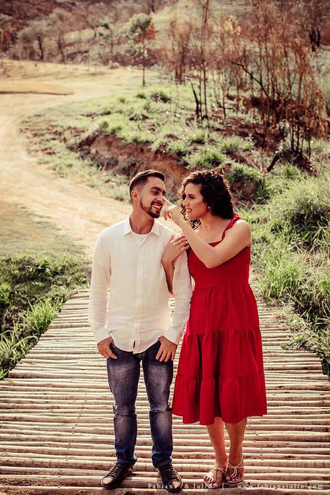 ensaio de casal, vestido vermelho, vinicula, ensaio na vinicula, ensaio externo de casal, lugares diferentes para ensaio de casal, lugares rusticos para ensaio de casal, fotografia para sempre, fabiana e julio para sempre, pré wedding '