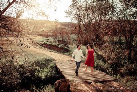 ensaio de casal, vestido vermelho, vinicula, ensaio na vinicula, ensaio externo de casal, lugares diferentes para ensaio de casal, lugares rusticos para ensaio de casal, fotografia para sempre, fabiana e julio para sempre, pré wedding '