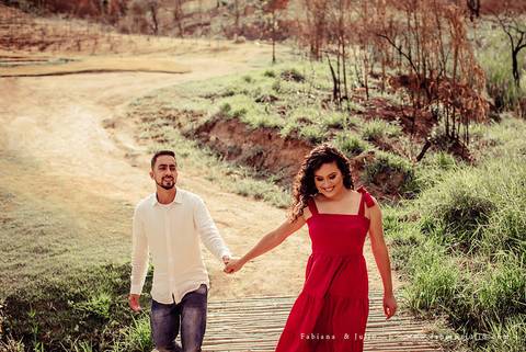 ensaio de casal, vestido vermelho, vinicula, ensaio na vinicula, ensaio externo de casal, lugares diferentes para ensaio de casal, lugares rusticos para ensaio de casal, fotografia para sempre, fabiana e julio para sempre, pré wedding '