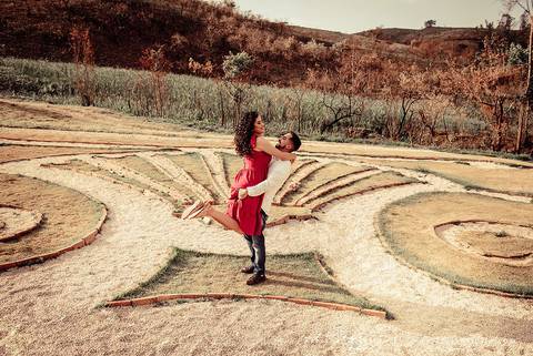 ensaio de casal, vestido vermelho, vinicula, ensaio na vinicula, ensaio externo de casal, lugares diferentes para ensaio de casal, lugares rusticos para ensaio de casal, fotografia para sempre, fabiana e julio para sempre, pré wedding '