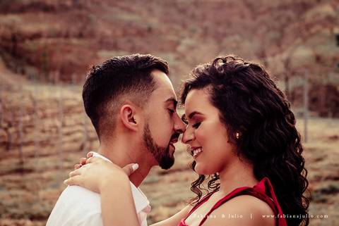 ensaio de casal, vestido vermelho, vinicula, ensaio na vinicula, ensaio externo de casal, lugares diferentes para ensaio de casal, lugares rusticos para ensaio de casal, fotografia para sempre, fabiana e julio para sempre, pré wedding '