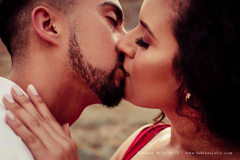 ensaio de casal, vestido vermelho, vinicula, ensaio na vinicula, ensaio externo de casal, lugares diferentes para ensaio de casal, lugares rusticos para ensaio de casal, fotografia para sempre, fabiana e julio para sempre, pré wedding '