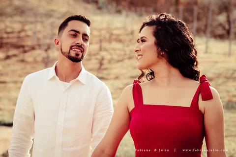ensaio de casal, vestido vermelho, vinicula, ensaio na vinicula, ensaio externo de casal, lugares diferentes para ensaio de casal, lugares rusticos para ensaio de casal, fotografia para sempre, fabiana e julio para sempre, pré wedding ensaio de casal, ves'