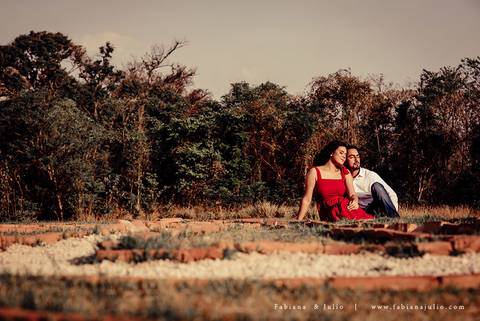 ensaio de casal, vestido vermelho, vinicula, ensaio na vinicula, ensaio externo de casal, lugares diferentes para ensaio de casal, lugares rusticos para ensaio de casal, fotografia para sempre, fabiana e julio para sempre, pré wedding '