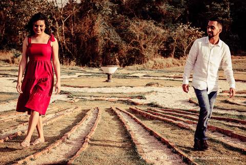 ensaio de casal, vestido vermelho, vinicula, ensaio na vinicula, ensaio externo de casal, lugares diferentes para ensaio de casal, lugares rusticos para ensaio de casal, fotografia para sempre, fabiana e julio para sempre, pré wedding '