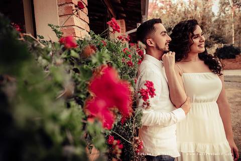 ensaio de casal, vestido vermelho, vinicula, ensaio na vinicula, ensaio externo de casal, lugares diferentes para ensaio de casal, lugares rusticos para ensaio de casal, fotografia para sempre, fabiana e julio para sempre, pré wedding '