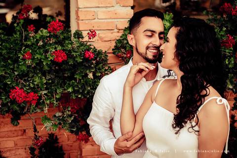 ensaio de casal, vestido vermelho, vinicula, ensaio na vinicula, ensaio externo de casal, lugares diferentes para ensaio de casal, lugares rusticos para ensaio de casal, fotografia para sempre, fabiana e julio para sempre, pré wedding '