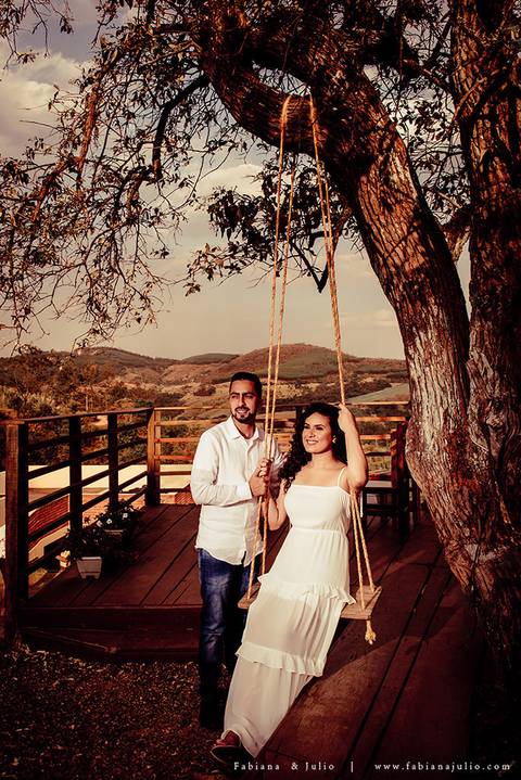 ensaio de casal, vestido vermelho, vinicula, ensaio na vinicula, ensaio externo de casal, lugares diferentes para ensaio de casal, lugares rusticos para ensaio de casal, fotografia para sempre, fabiana e julio para sempre, pré wedding '