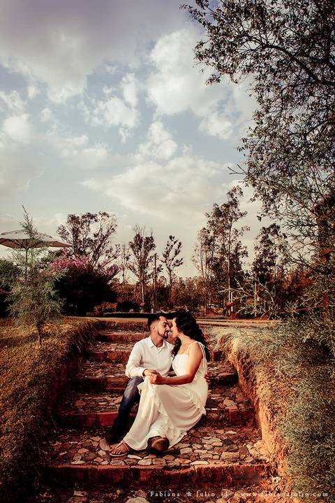 ensaio de casal, vestido vermelho, vinicula, ensaio na vinicula, ensaio externo de casal, lugares diferentes para ensaio de casal, lugares rusticos para ensaio de casal, fotografia para sempre, fabiana e julio para sempre, pré wedding '