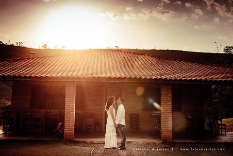 ensaio de casal, vestido vermelho, vinicula, ensaio na vinicula, ensaio externo de casal, lugares diferentes para ensaio de casal, lugares rusticos para ensaio de casal, fotografia para sempre, fabiana e julio para sempre, pré wedding '