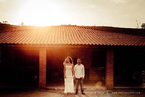 ensaio de casal, vestido vermelho, vinicula, ensaio na vinicula, ensaio externo de casal, lugares diferentes para ensaio de casal, lugares rusticos para ensaio de casal, fotografia para sempre, fabiana e julio para sempre, pré wedding '