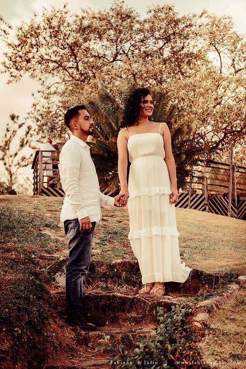 ensaio de casal, vestido vermelho, vinicula, ensaio na vinicula, ensaio externo de casal, lugares diferentes para ensaio de casal, lugares rusticos para ensaio de casal, fotografia para sempre, fabiana e julio para sempre, pré wedding '