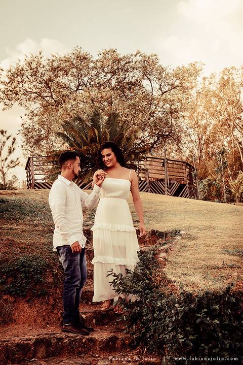 ensaio de casal, vestido vermelho, vinicula, ensaio na vinicula, ensaio externo de casal, lugares diferentes para ensaio de casal, lugares rusticos para ensaio de casal, fotografia para sempre, fabiana e julio para sempre, pré wedding '