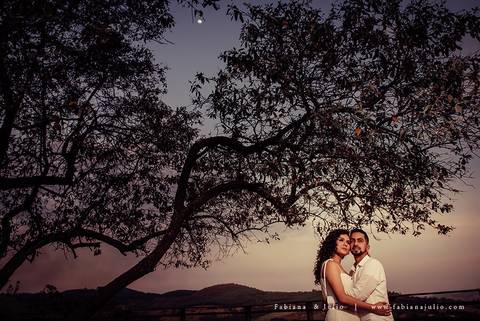 ensaio de casal, vestido vermelho, vinicula, ensaio na vinicula, ensaio externo de casal, lugares diferentes para ensaio de casal, lugares rusticos para ensaio de casal, fotografia para sempre, fabiana e julio para sempre, pré wedding '