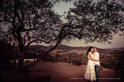 ensaio de casal, vestido vermelho, vinicula, ensaio na vinicula, ensaio externo de casal, lugares diferentes para ensaio de casal, lugares rusticos para ensaio de casal, fotografia para sempre, fabiana e julio para sempre, pré wedding '