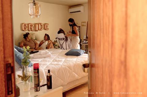 casa80guaruja, mariana assis lounge, casamento na praia, casar na praia, decoração praiana, decoração vinho, madrinhas de marsala, dia da noiva, dia do noivo, fotografia para sempre, cerimonia de lava pés, noiva clean, noivo de azul, protéia, buque africa'