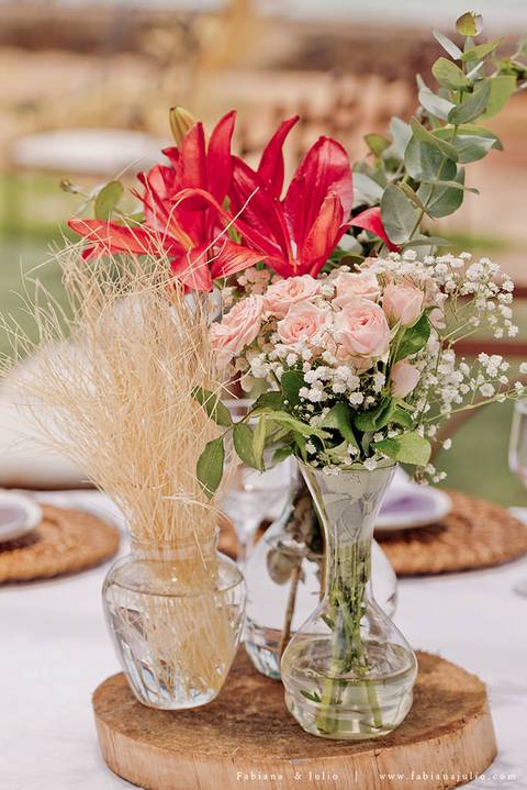 casa80guaruja, mariana assis lounge, casamento na praia, casar na praia, decoração praiana, decoração vinho, madrinhas de marsala, dia da noiva, dia do noivo, fotografia para sempre, cerimonia de lava pés, noiva clean, noivo de azul, protéia, buque africa'