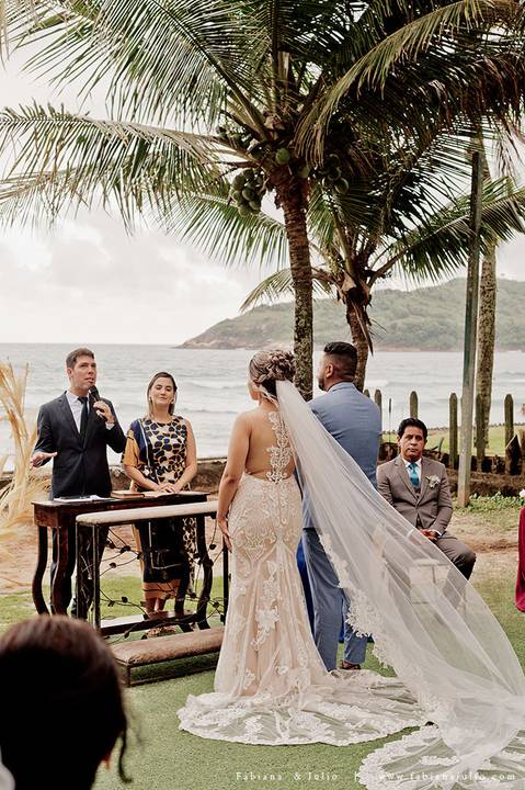 casa80guaruja, mariana assis lounge, casamento na praia, casar na praia, decoração praiana, decoração vinho, madrinhas de marsala, dia da noiva, dia do noivo, fotografia para sempre, cerimonia de lava pés, noiva clean, noivo de azul, protéia, buque africa'