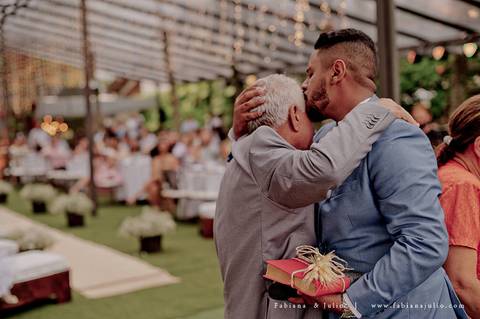 casa80guaruja, mariana assis lounge, casamento na praia, casar na praia, decoração praiana, decoração vinho, madrinhas de marsala, dia da noiva, dia do noivo, fotografia para sempre, cerimonia de lava pés, noiva clean, noivo de azul, protéia, buque africa'