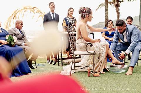 casa80guaruja, mariana assis lounge, casamento na praia, casar na praia, decoração praiana, decoração vinho, madrinhas de marsala, dia da noiva, dia do noivo, fotografia para sempre, cerimonia de lava pés, noiva clean, noivo de azul, protéia, buque africa'