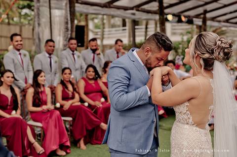 casa80guaruja, mariana assis lounge, casamento na praia, casar na praia, decoração praiana, decoração vinho, madrinhas de marsala, dia da noiva, dia do noivo, fotografia para sempre, cerimonia de lava pés, noiva clean, noivo de azul, protéia, buque africa'