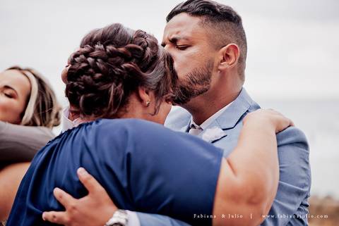 casa80guaruja, mariana assis lounge, casamento na praia, casar na praia, decoração praiana, decoração vinho, madrinhas de marsala, dia da noiva, dia do noivo, fotografia para sempre, cerimonia de lava pés, noiva clean, noivo de azul, protéia, buque africa'