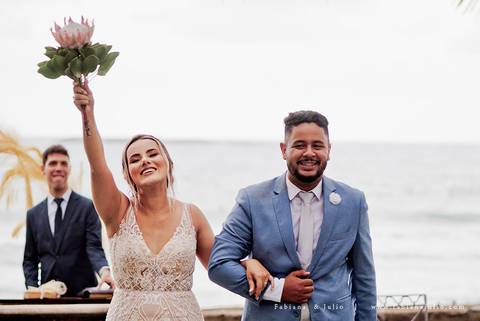 casa80guaruja, mariana assis lounge, casamento na praia, casar na praia, decoração praiana, decoração vinho, madrinhas de marsala, dia da noiva, dia do noivo, fotografia para sempre, cerimonia de lava pés, noiva clean, noivo de azul, protéia, buque africa'