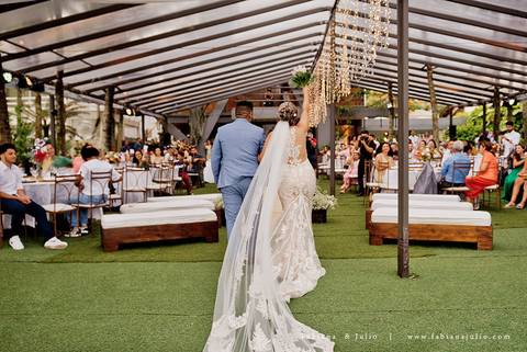 casa80guaruja, mariana assis lounge, casamento na praia, casar na praia, decoração praiana, decoração vinho, madrinhas de marsala, dia da noiva, dia do noivo, fotografia para sempre, cerimonia de lava pés, noiva clean, noivo de azul, protéia, buque africa'