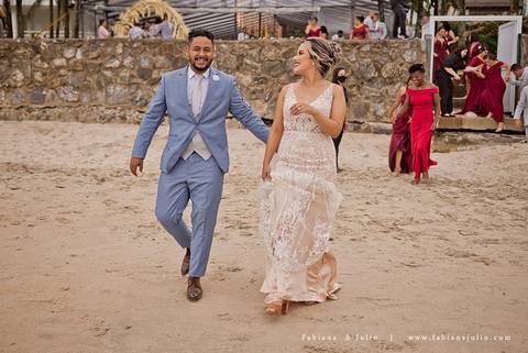 casa80guaruja, mariana assis lounge, casamento na praia, casar na praia, decoração praiana, decoração vinho, madrinhas de marsala, dia da noiva, dia do noivo, fotografia para sempre, cerimonia de lava pés, noiva clean, noivo de azul, protéia, buque africa'