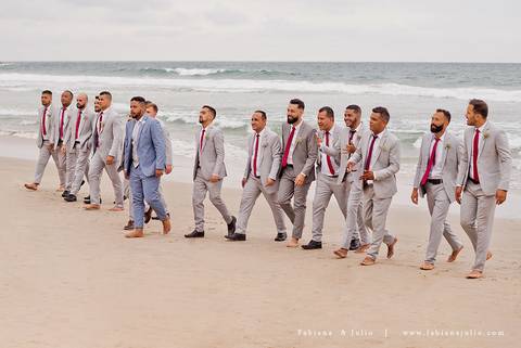 casa80guaruja, mariana assis lounge, casamento na praia, casar na praia, decoração praiana, decoração vinho, madrinhas de marsala, dia da noiva, dia do noivo, fotografia para sempre, cerimonia de lava pés, noiva clean, noivo de azul, protéia, buque africa'