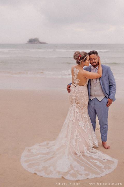 casa80guaruja, mariana assis lounge, casamento na praia, casar na praia, decoração praiana, decoração vinho, madrinhas de marsala, dia da noiva, dia do noivo, fotografia para sempre, cerimonia de lava pés, noiva clean, noivo de azul, protéia, buque africa'