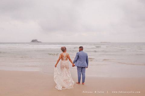 casa80guaruja, mariana assis lounge, casamento na praia, casar na praia, decoração praiana, decoração vinho, madrinhas de marsala, dia da noiva, dia do noivo, fotografia para sempre, cerimonia de lava pés, noiva clean, noivo de azul, protéia, buque africa'